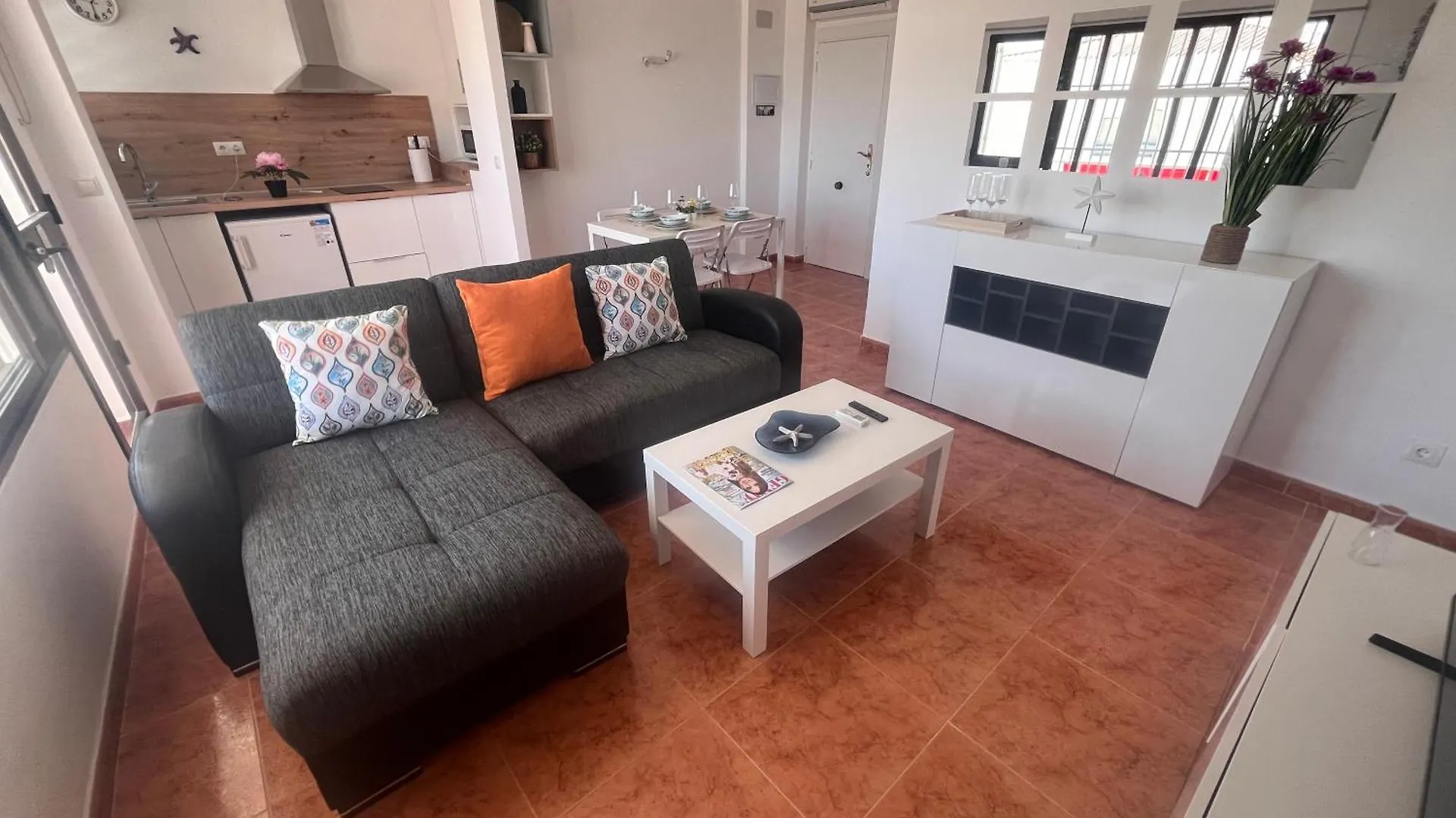 公寓 Apartamento Lidia Planta 1, La Carihuela 1ª Linea Playa, Vistas Mar, 1 Dormitorio, 52 M2, 1-3 Huesped, Amplio Balcon, Wifi 托雷莫利诺斯