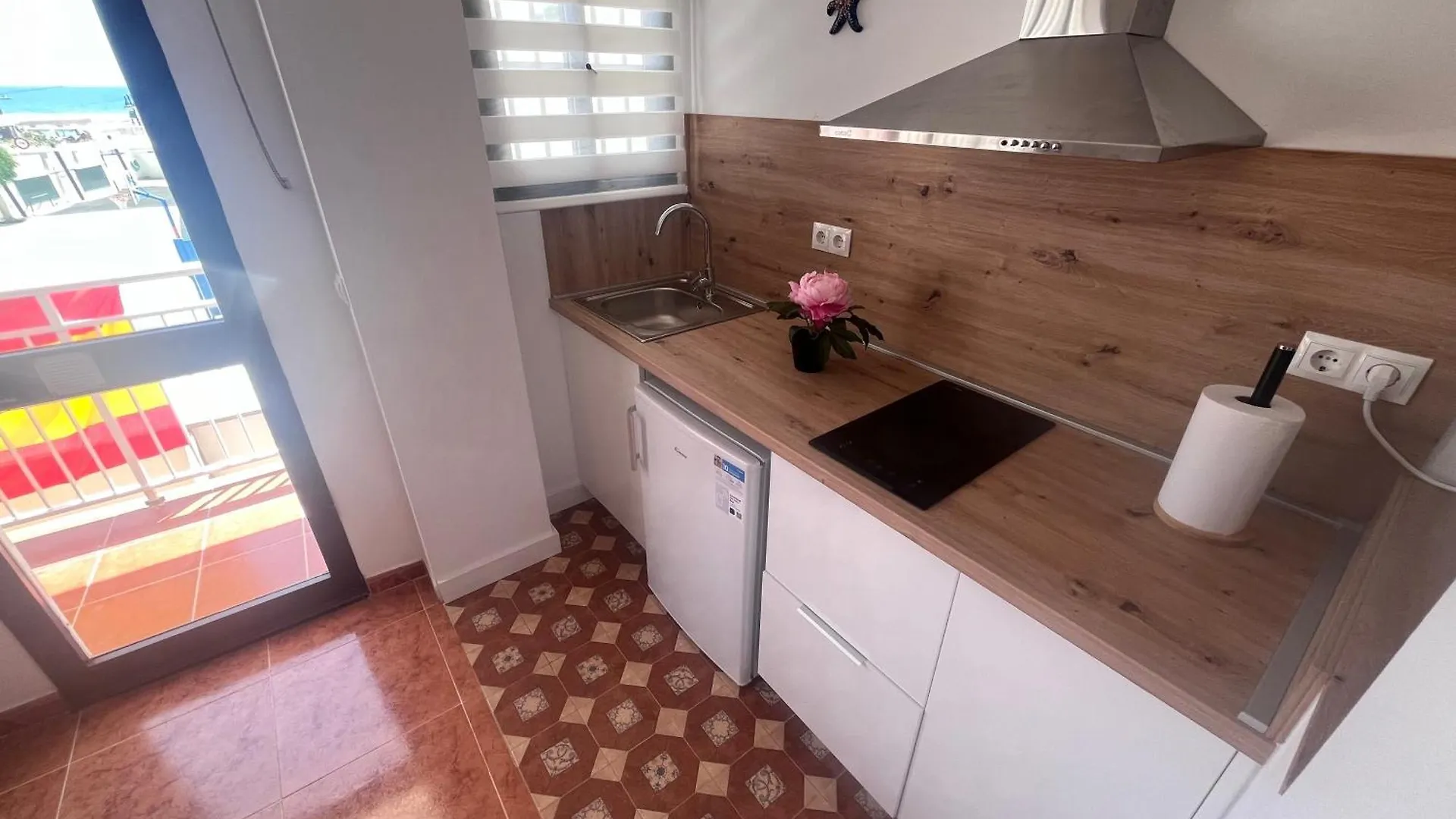 公寓 Apartamento Lidia Planta 1, La Carihuela 1ª Linea Playa, Vistas Mar, 1 Dormitorio, 52 M2, 1-3 Huesped, Amplio Balcon, Wifi 托雷莫利诺斯
