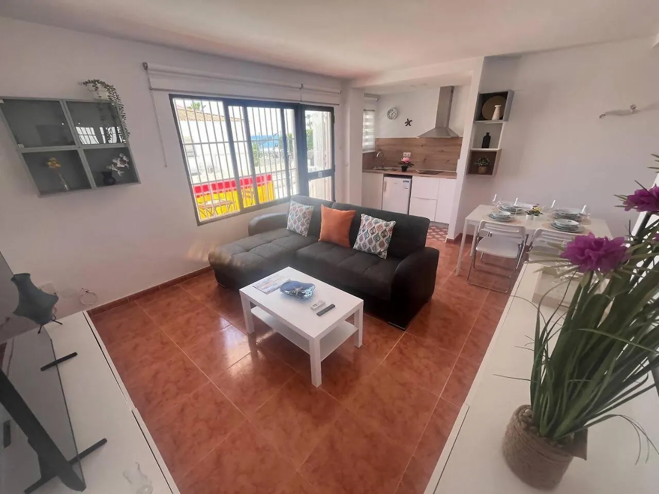 Apartamento Lidia Planta 1, La Carihuela 1ª Linea Playa, Vistas Mar, 1 Dormitorio, 52 M2, 1-3 Huesped, Amplio Balcon, Wifi 托雷莫利诺斯 0*,  西班牙
