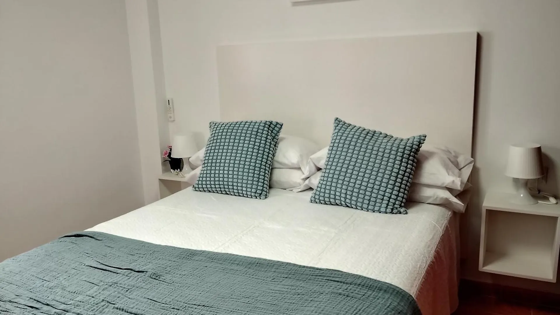 Apartamento Lidia Planta 1, La Carihuela 1ª Linea Playa, Vistas Mar, 1 Dormitorio, 52 M2, 1-3 Huesped, Amplio Balcon, Wifi Torremolinos 0*,